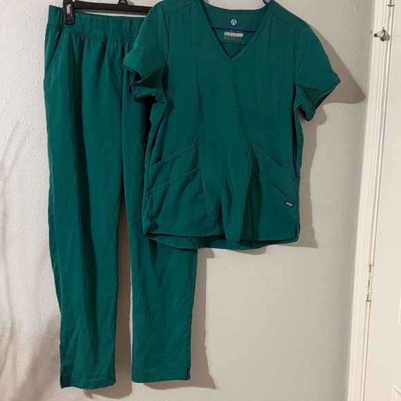 Adar Large Green Scrub Set - Picture 1 of 7
